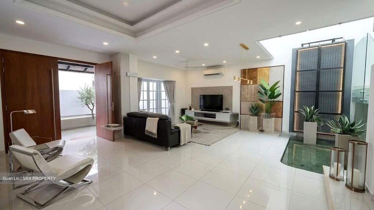 Namly Avenue (D10), Semi-Detached #606938891